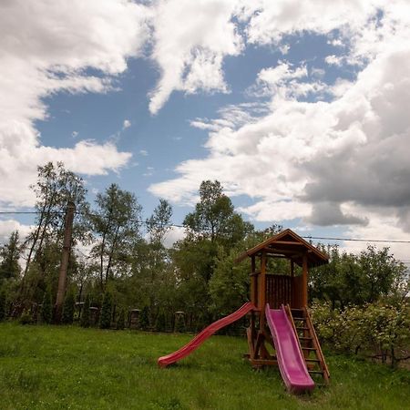 Dupa apa la Razvan Sighetu Marmaţiei Exterior foto