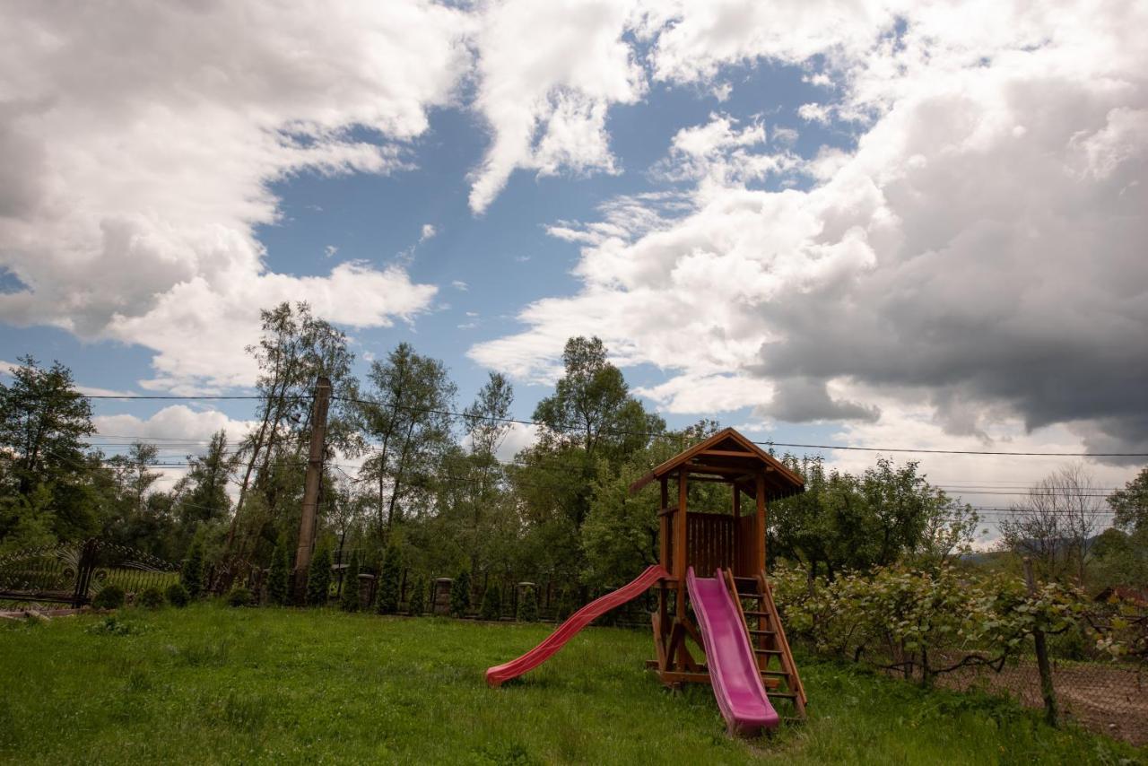 Dupa apa la Razvan Sighetu Marmaţiei Exterior foto