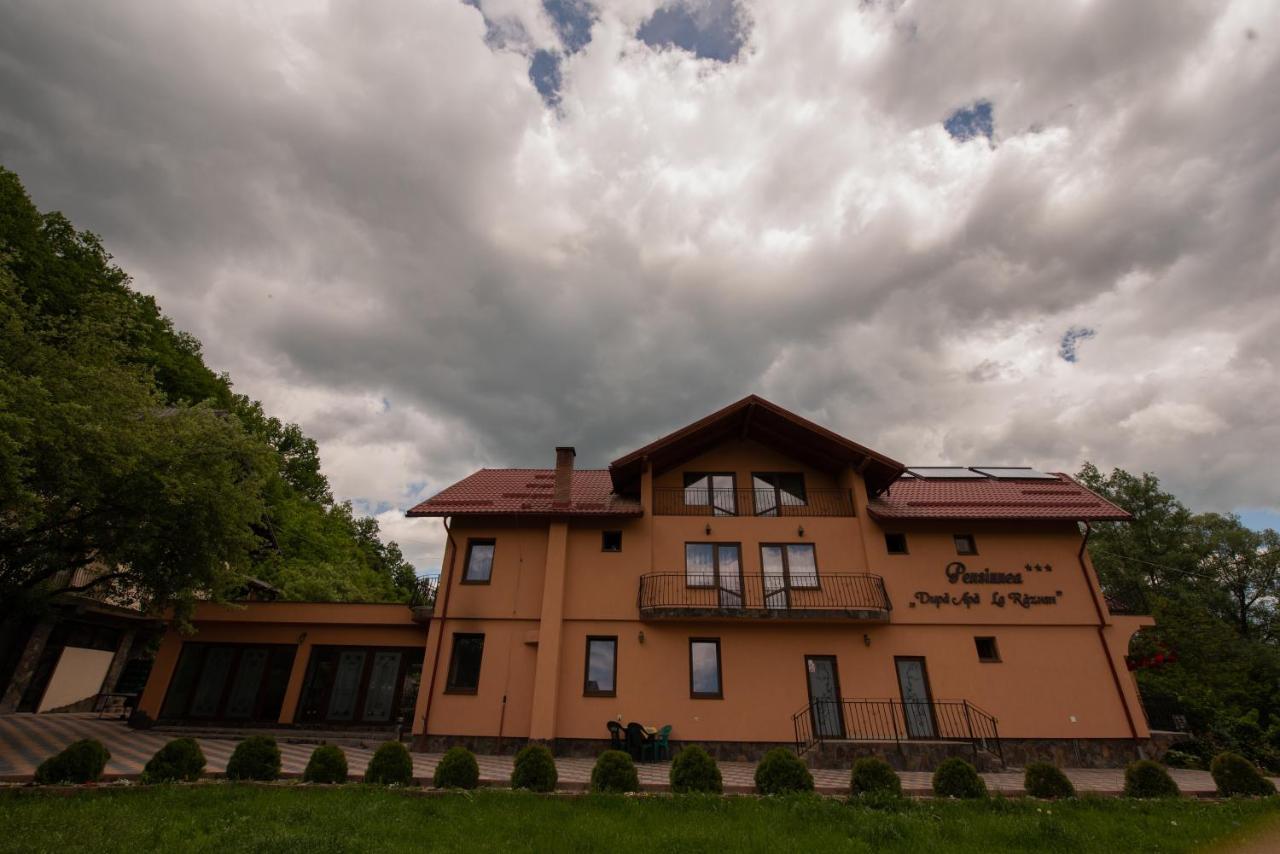 Dupa apa la Razvan Sighetu Marmaţiei Exterior foto