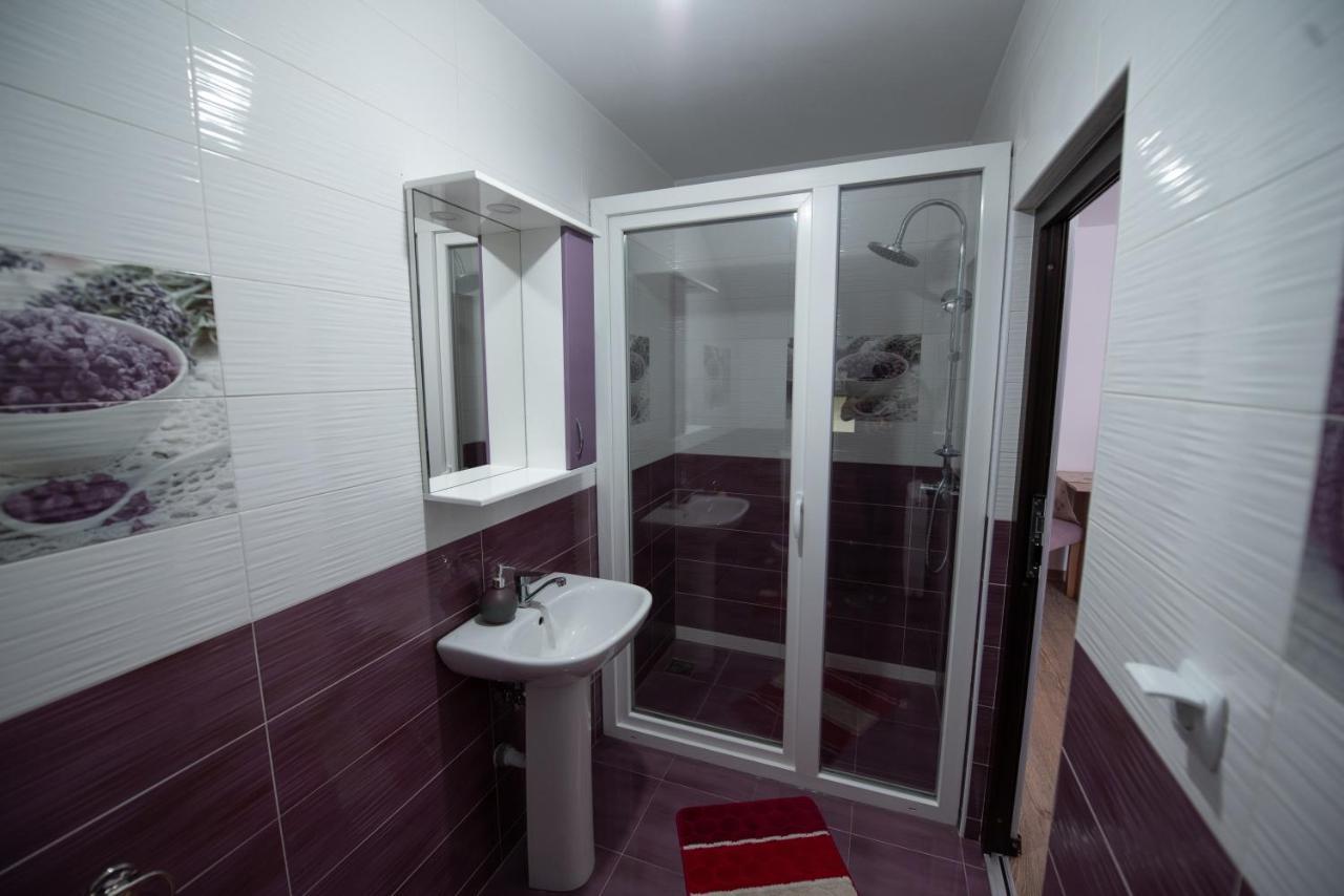 Dupa apa la Razvan Sighetu Marmaţiei Exterior foto