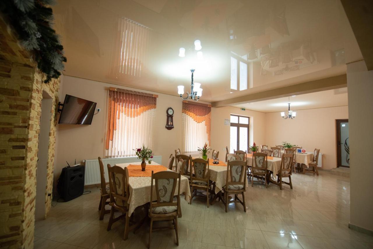 Dupa apa la Razvan Sighetu Marmaţiei Exterior foto