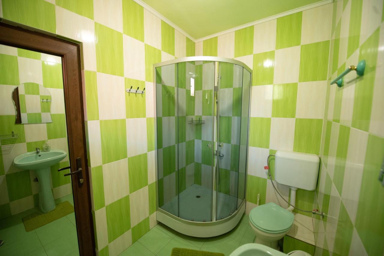 Dupa apa la Razvan Sighetu Marmaţiei Exterior foto